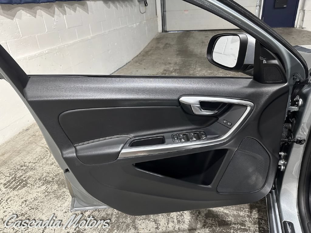Used 2018 Volvo V60 T5 Dynamic w/ Vision Package AWD/4WD image 21