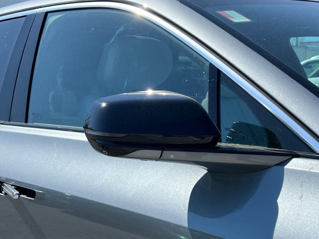 Used 2024 Cadillac Lyriq Luxury image 8