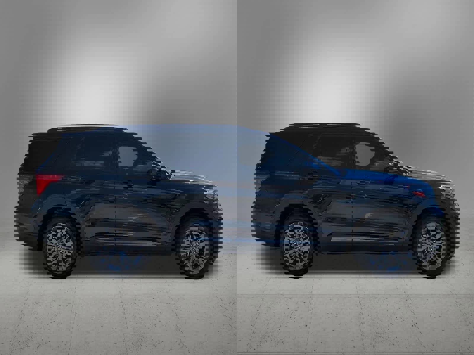 Used 2022 Ford Explorer XLT w/ Equipment Group 202A image 7