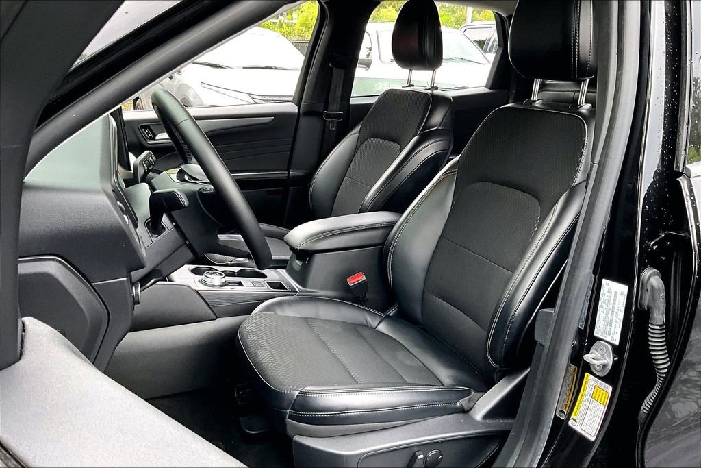 Used 2025 Ford Escape SE FWD image 18