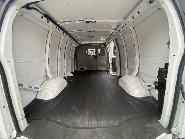 Used 2022 Chevrolet Express 3500 Extended w/ Driver Convenience Package RWD image 11