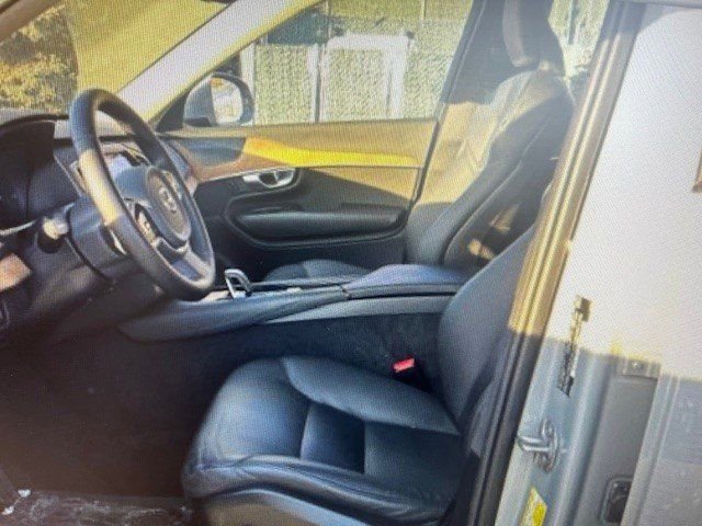 Used 2024 Volvo XC90 T8 Plus w/ Protection Package Premier image 4