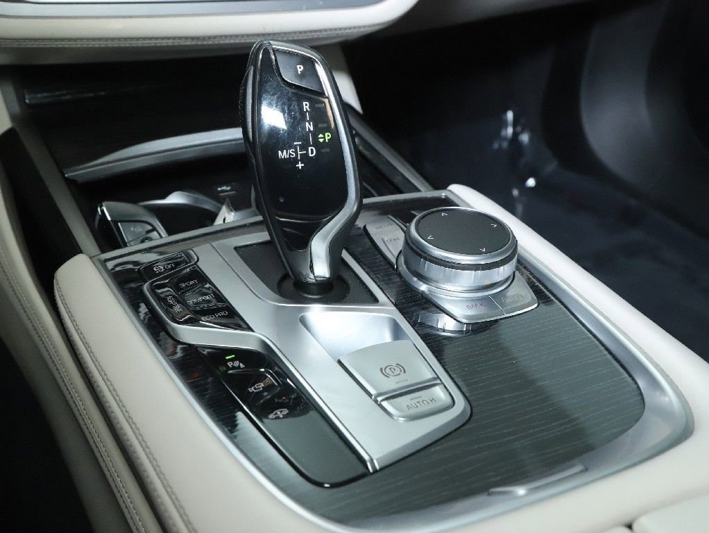 Used 2022 BMW 740i xDrive w/ Premium Package AWD/4WD image 31