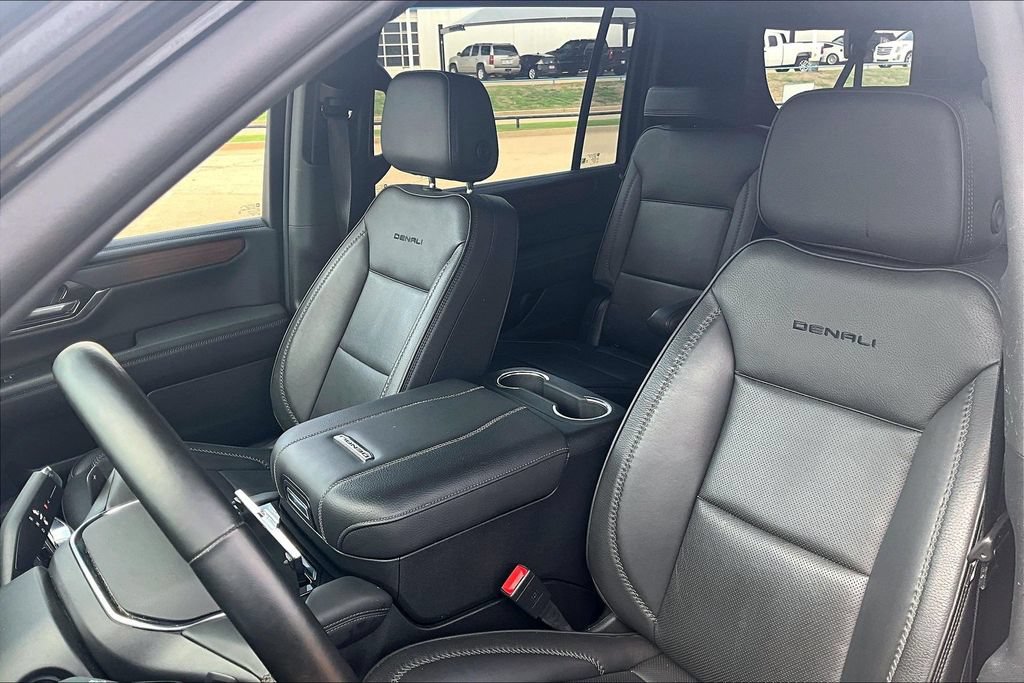 Used 2025 GMC Yukon XL Denali AWD/4WD image 26