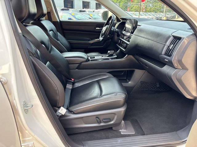 Used 2022 Nissan Pathfinder SL w/ SL Black Package AWD/4WD image 22