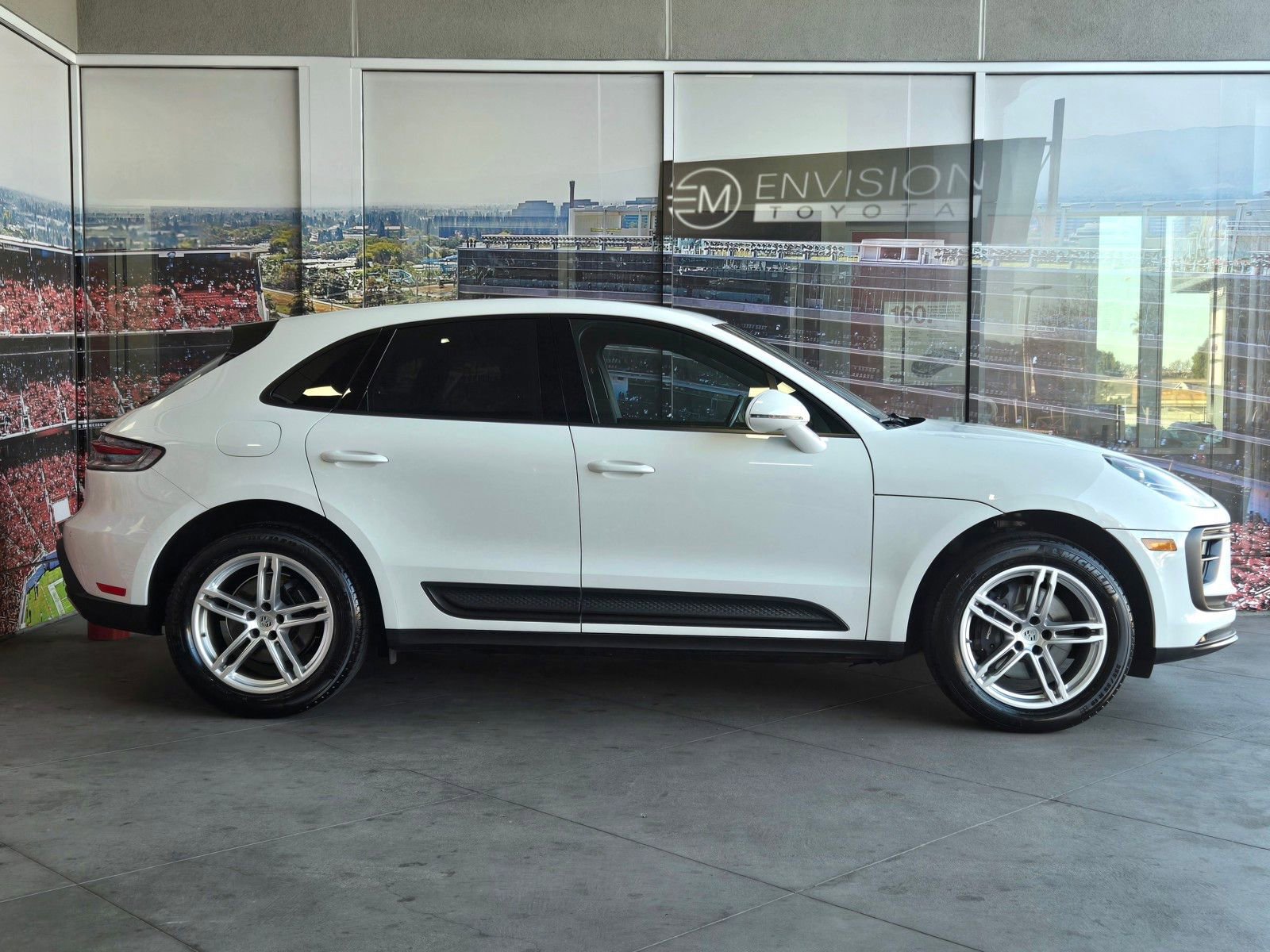 Used 2024 Porsche Macan image 4