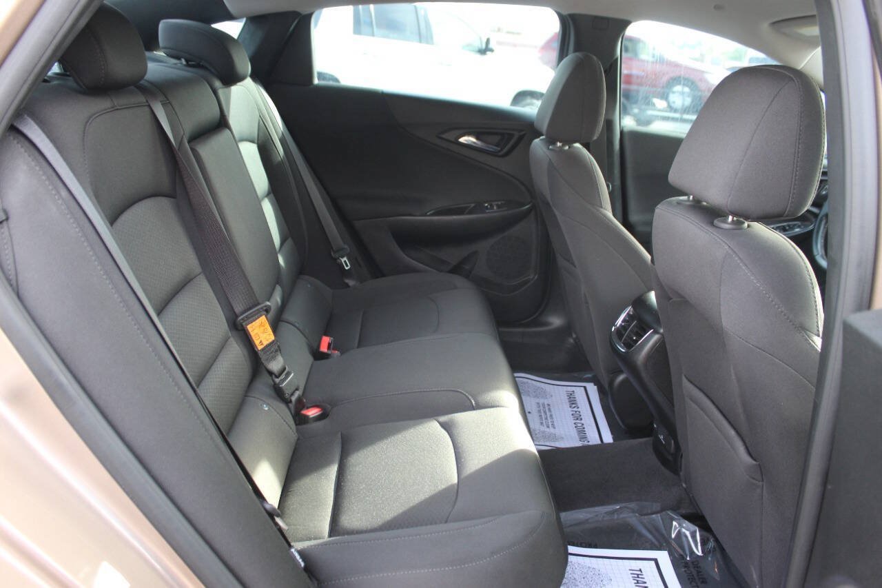 Used 2018 Chevrolet Malibu LT FWD image 11
