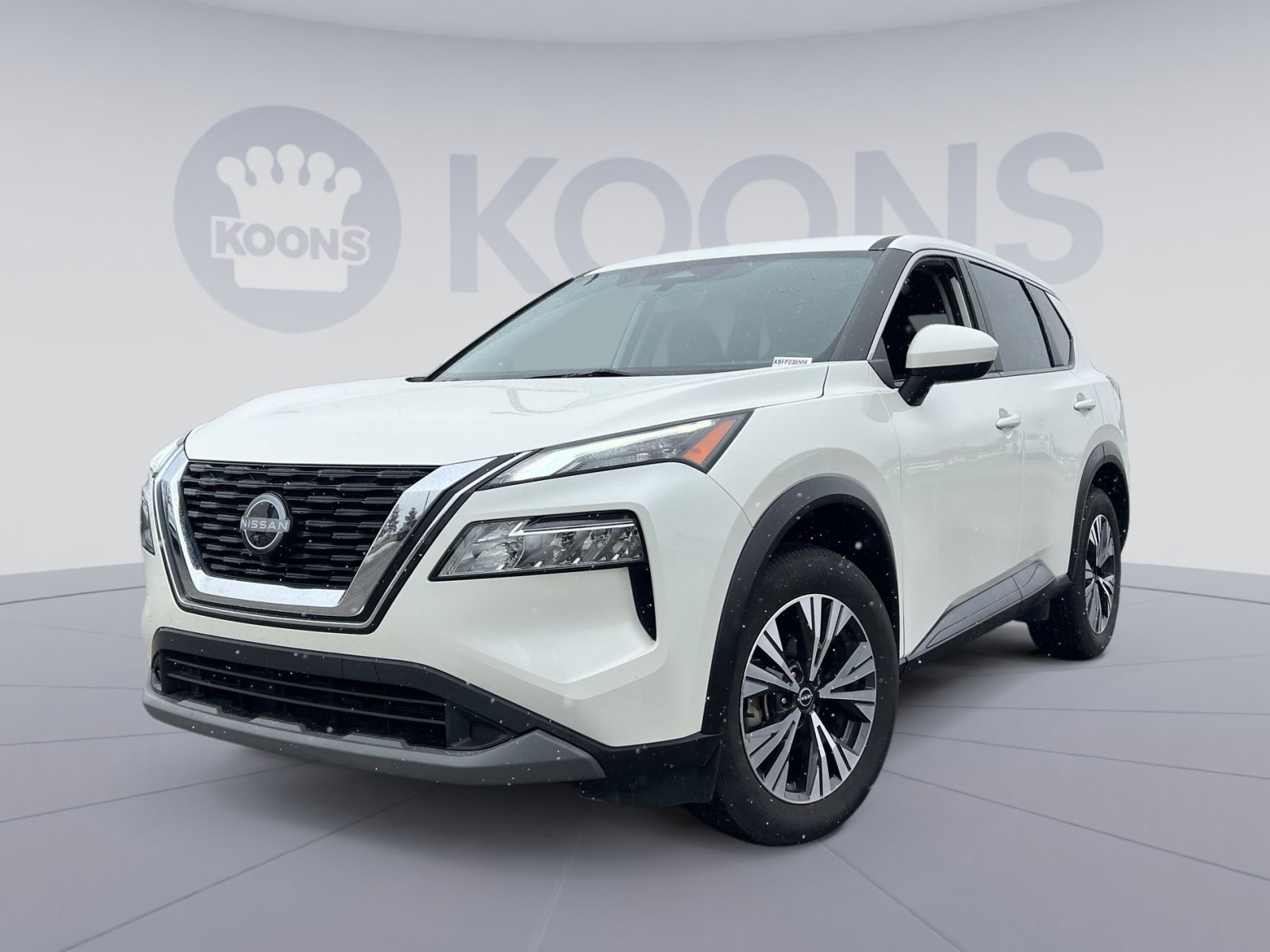 Used 2023 Nissan Rogue SV image 1