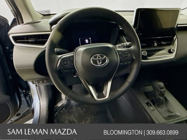 Used 2026 Toyota Corolla Cross LE image 11