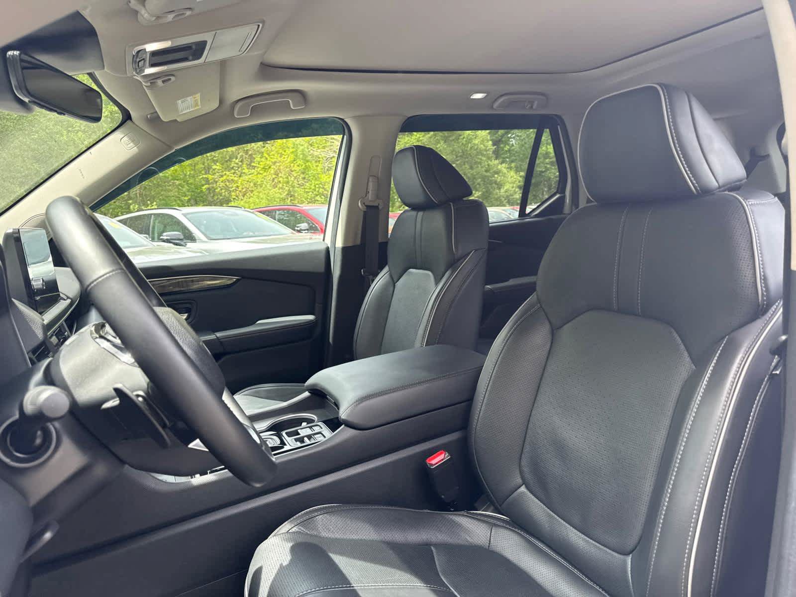 Used 2025 Honda Pilot Elite image 14