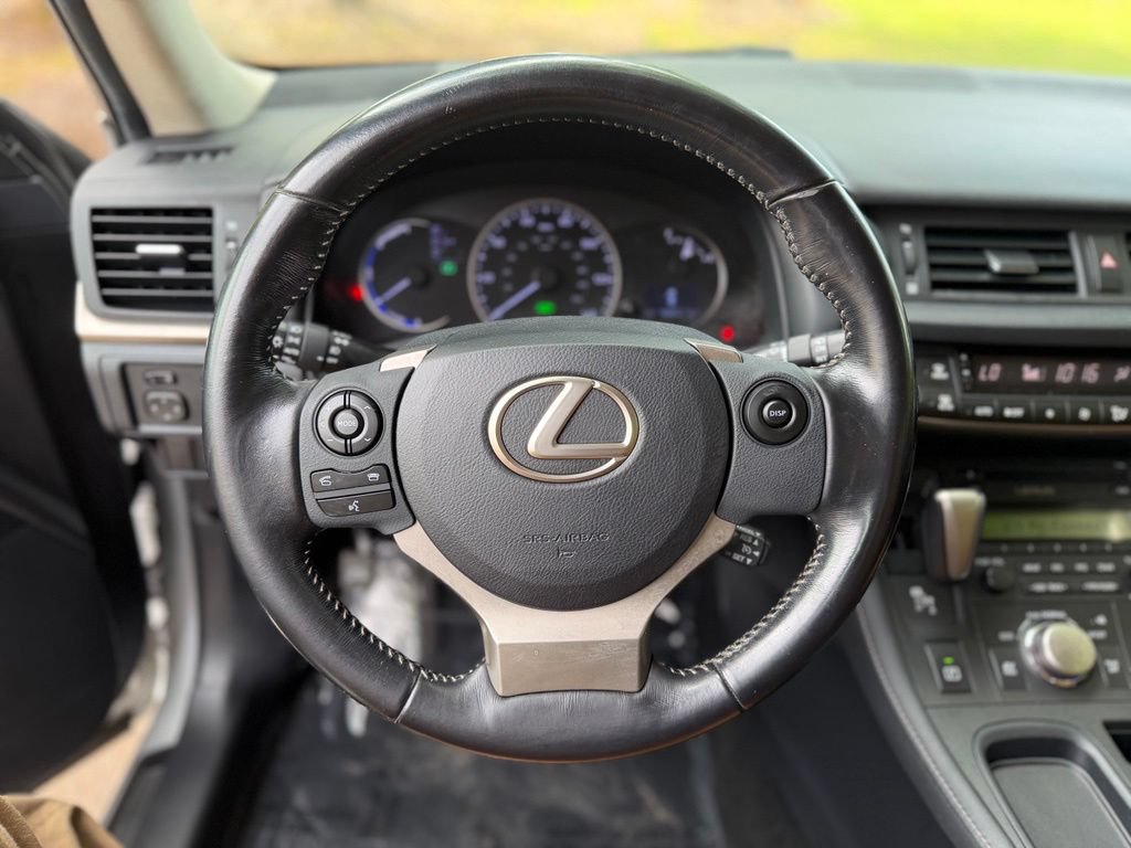 Used 2016 Lexus CT 200h w/ Seat Comfort Package FWD image 21