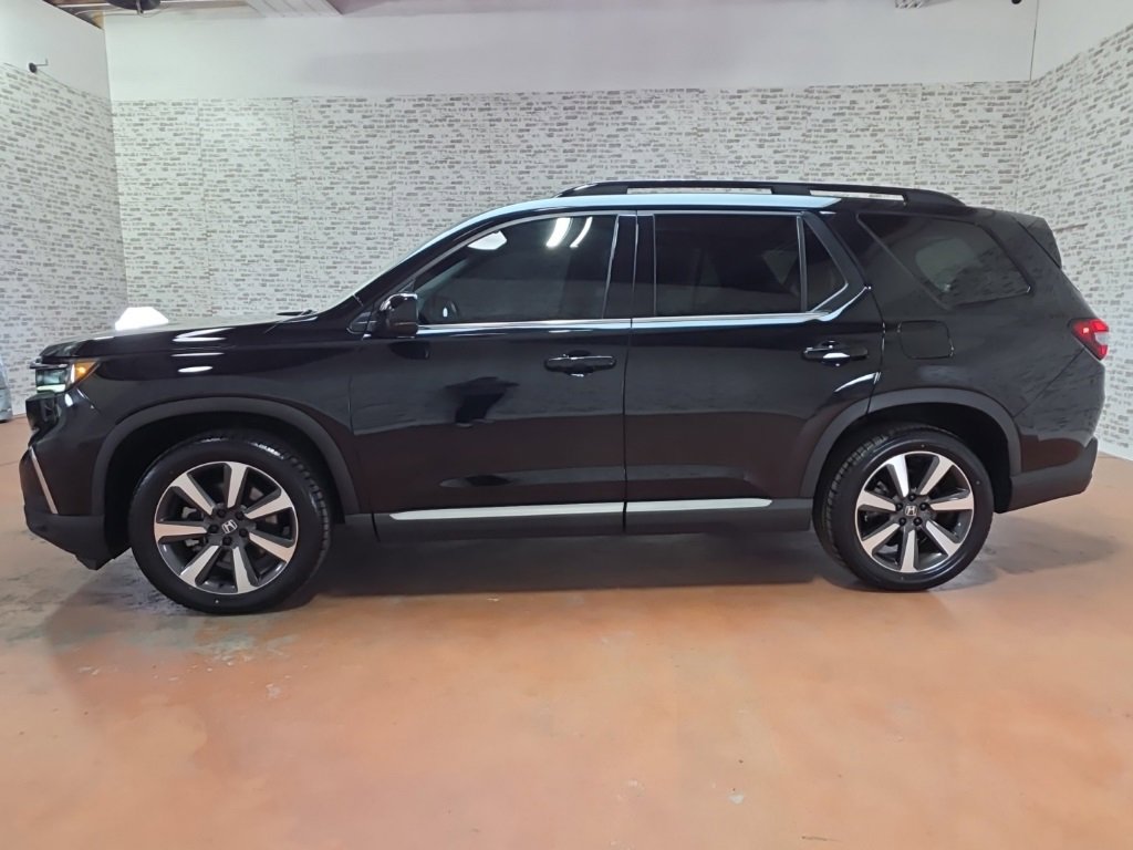 Used 2023 Honda Pilot Touring image 4
