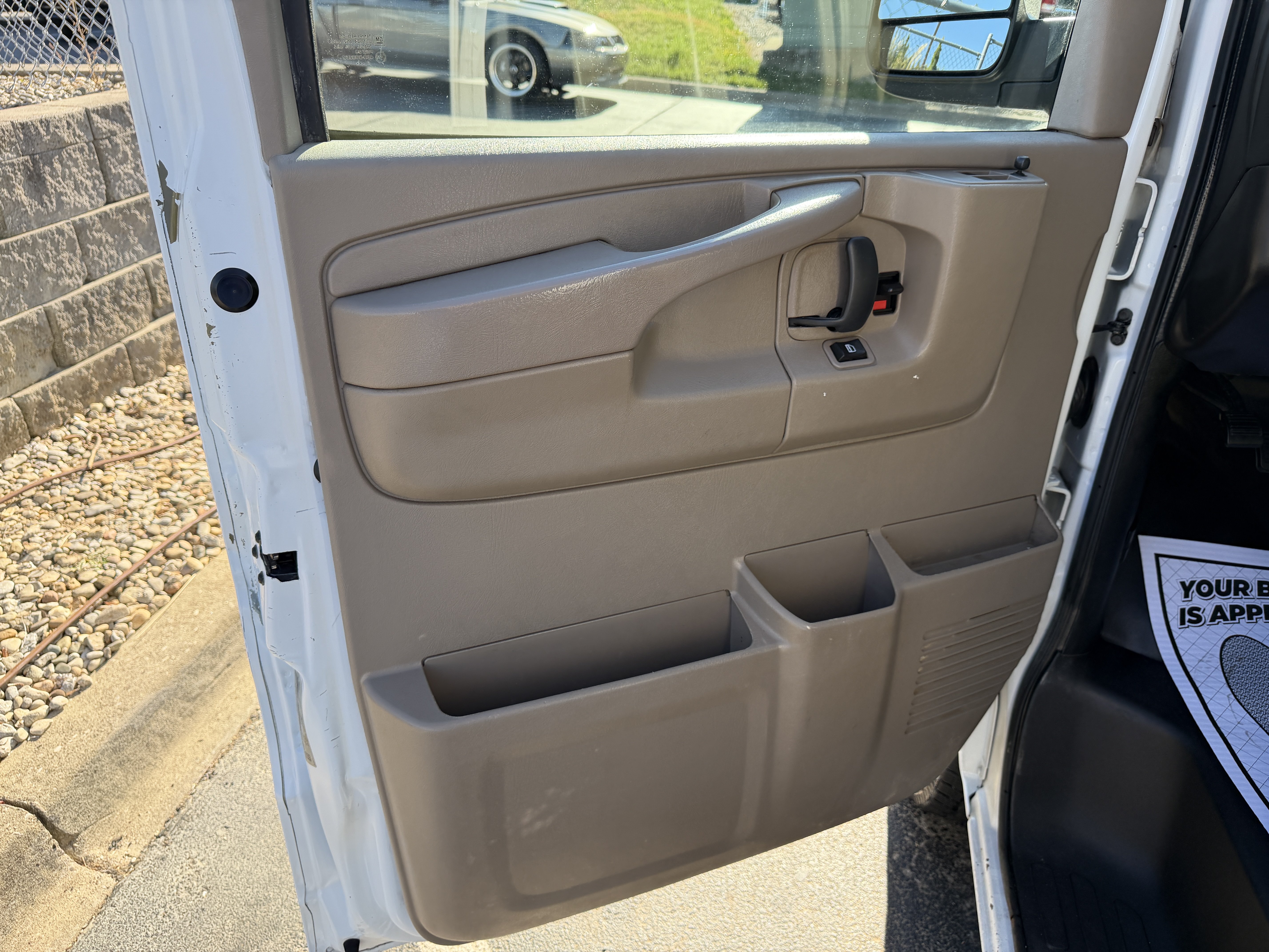 Used 2014 Chevrolet Express 2500 RWD image 9