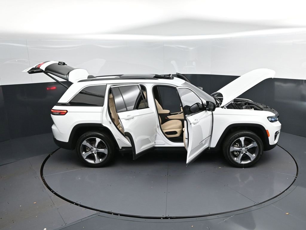 Used 2024 Jeep Grand Cherokee Limited w/ Luxury Tech Group II image 52