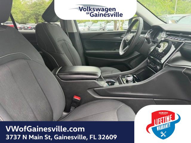 Used 2023 Jeep Grand Cherokee Laredo RWD image 10
