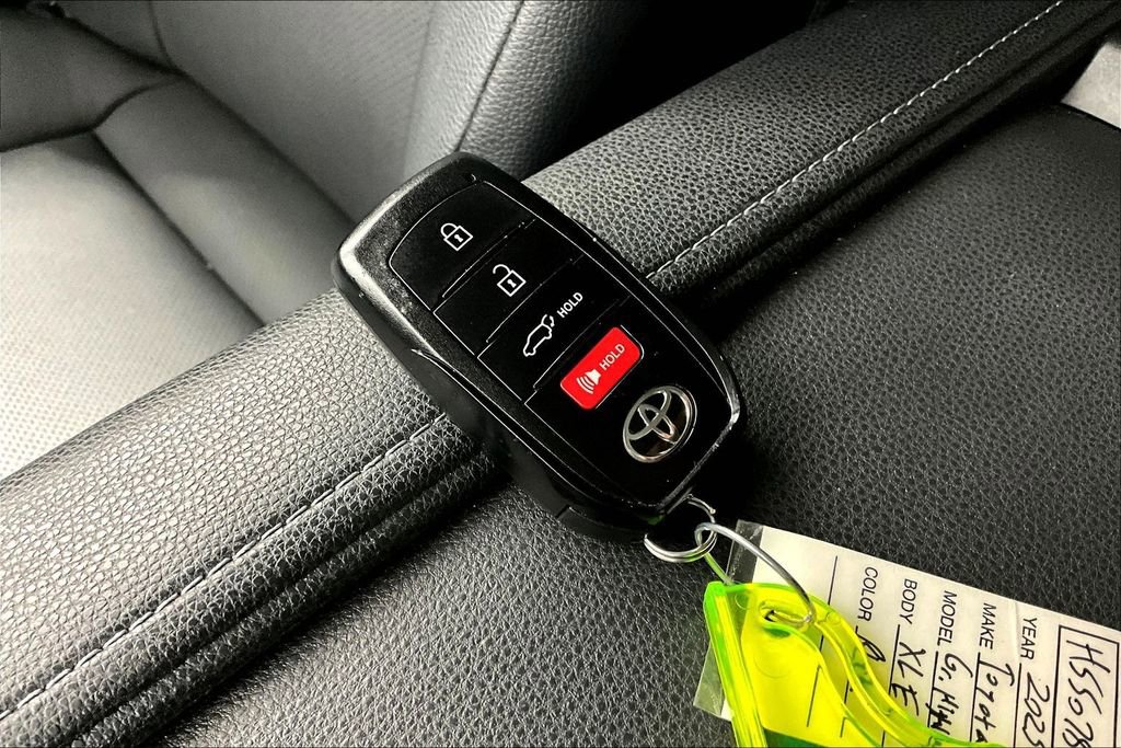 Used 2025 Toyota Grand Highlander AWD image 13