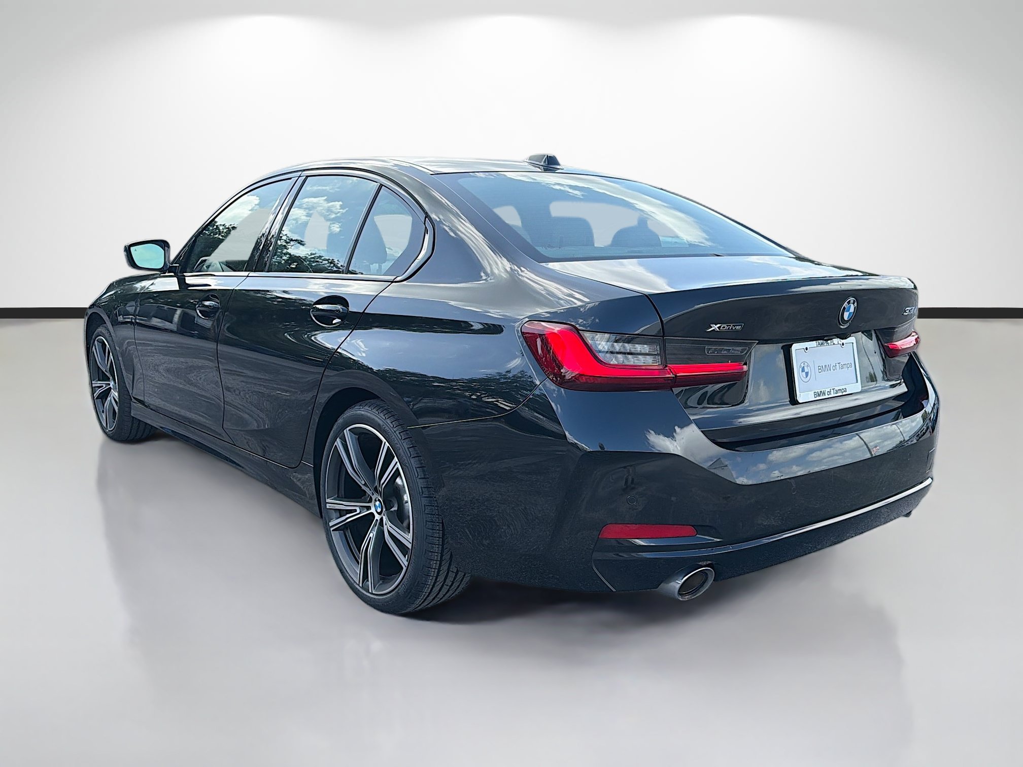 Used 2023 BMW 330i xDrive Sedan w/ Premium Package AWD/4WD image 5