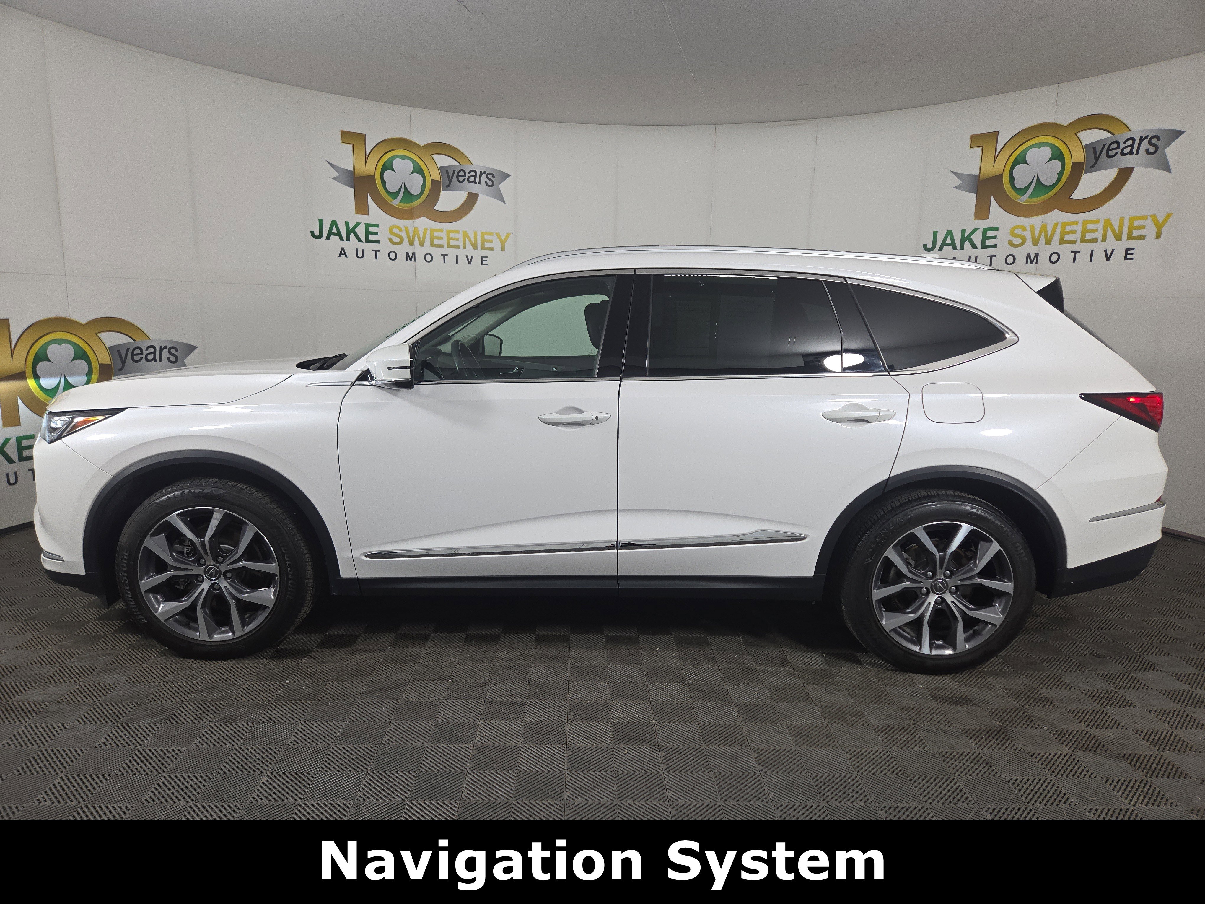 Used 2024 Acura MDX SH-AWD w/ Technology Package image 4