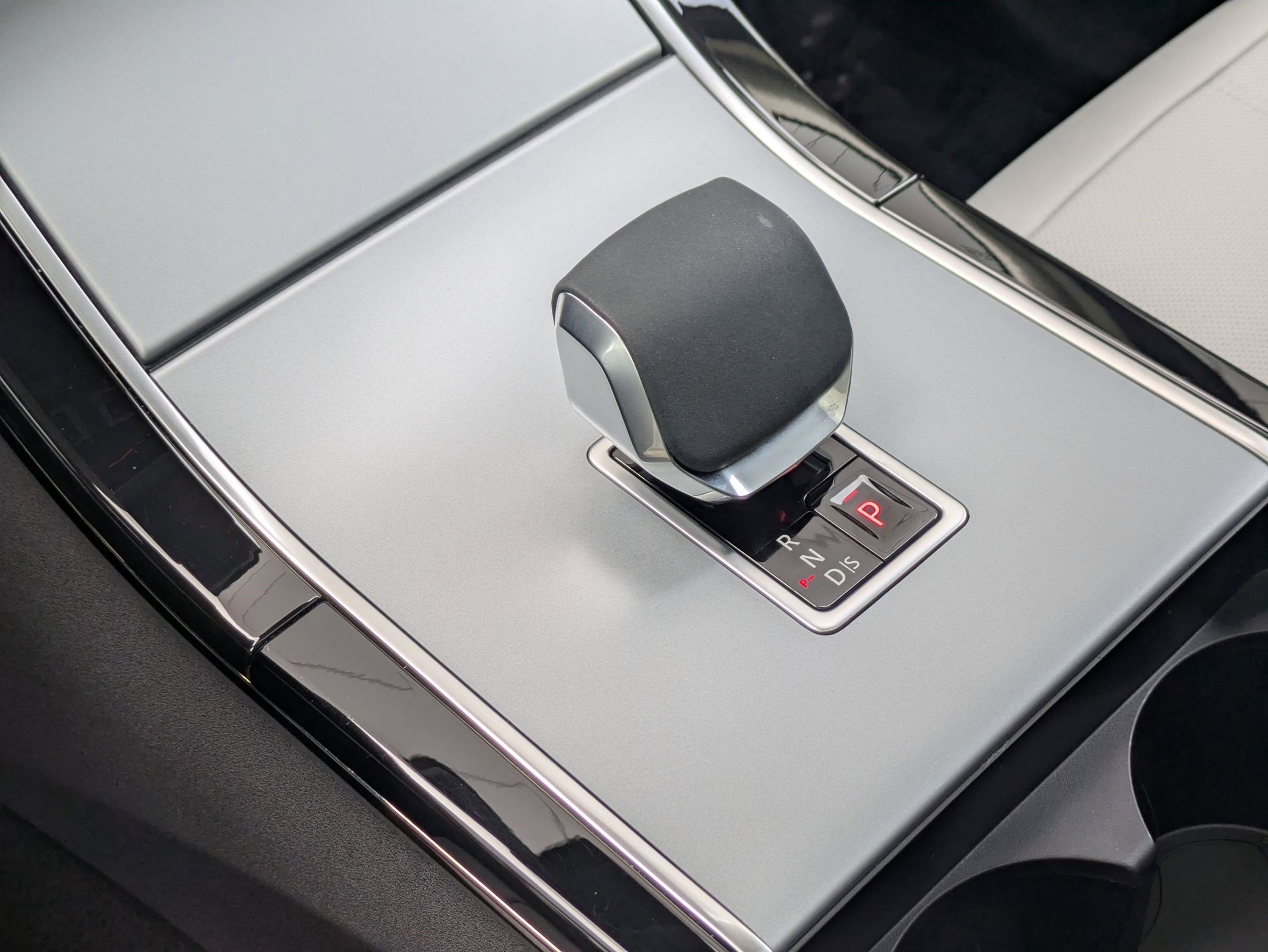 Certified 2025 Land Rover Range Rover Velar S image 22