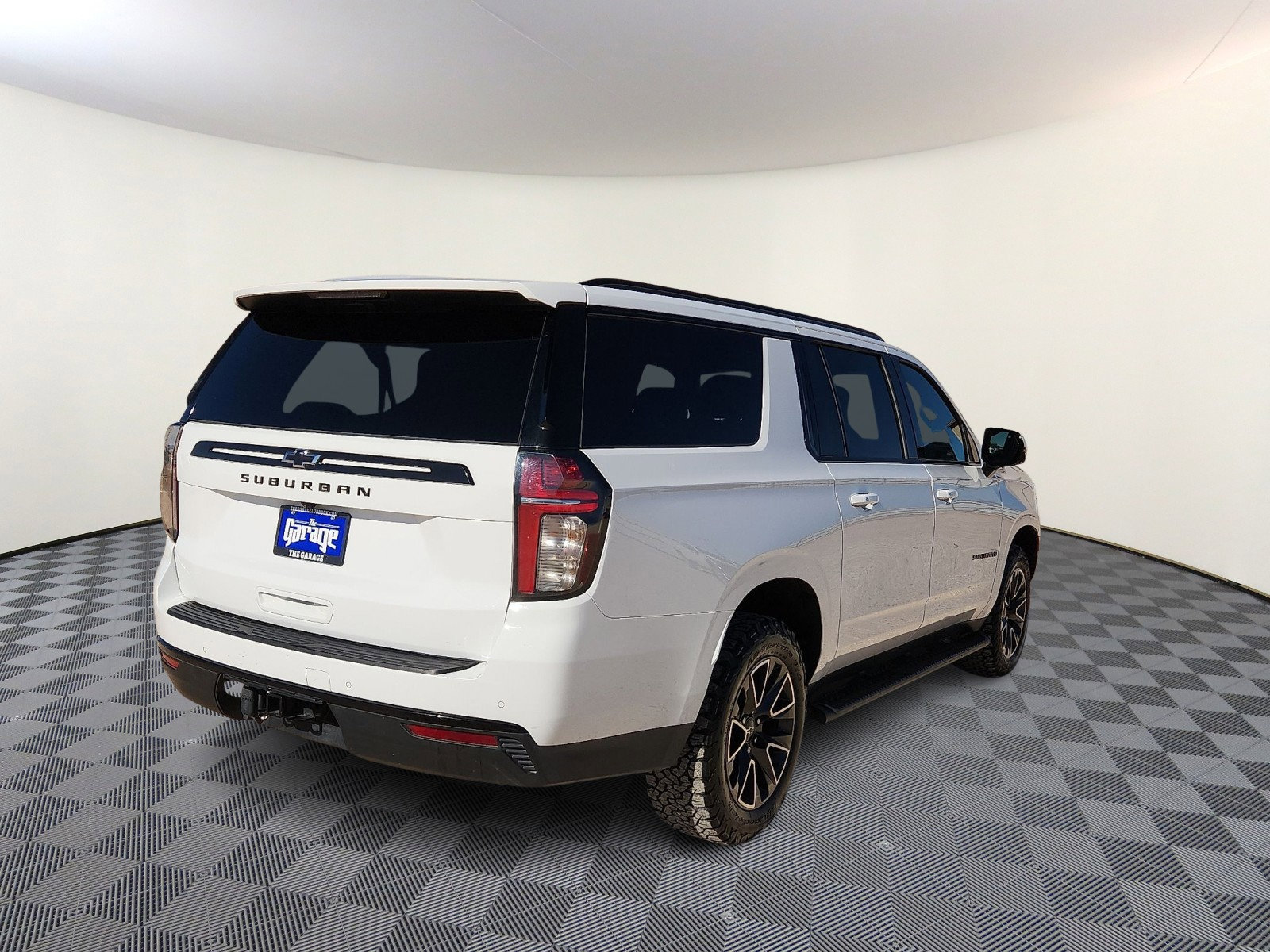 Used 2023 Chevrolet Suburban Z71 w/ Luxury Package AWD/4WD image 4