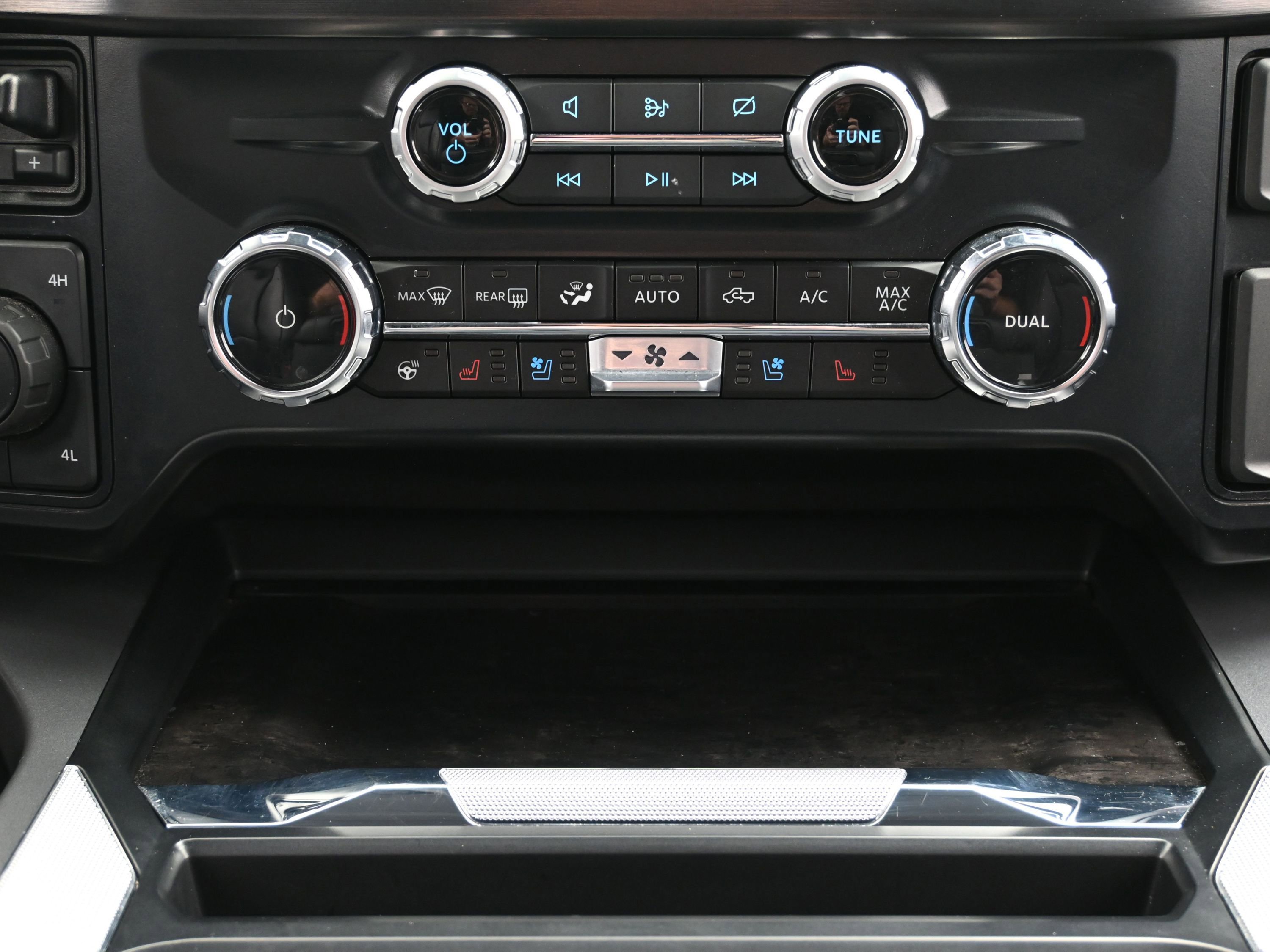 Used 2024 Ford F250 Lariat w/ Sport Appearance Package image 40