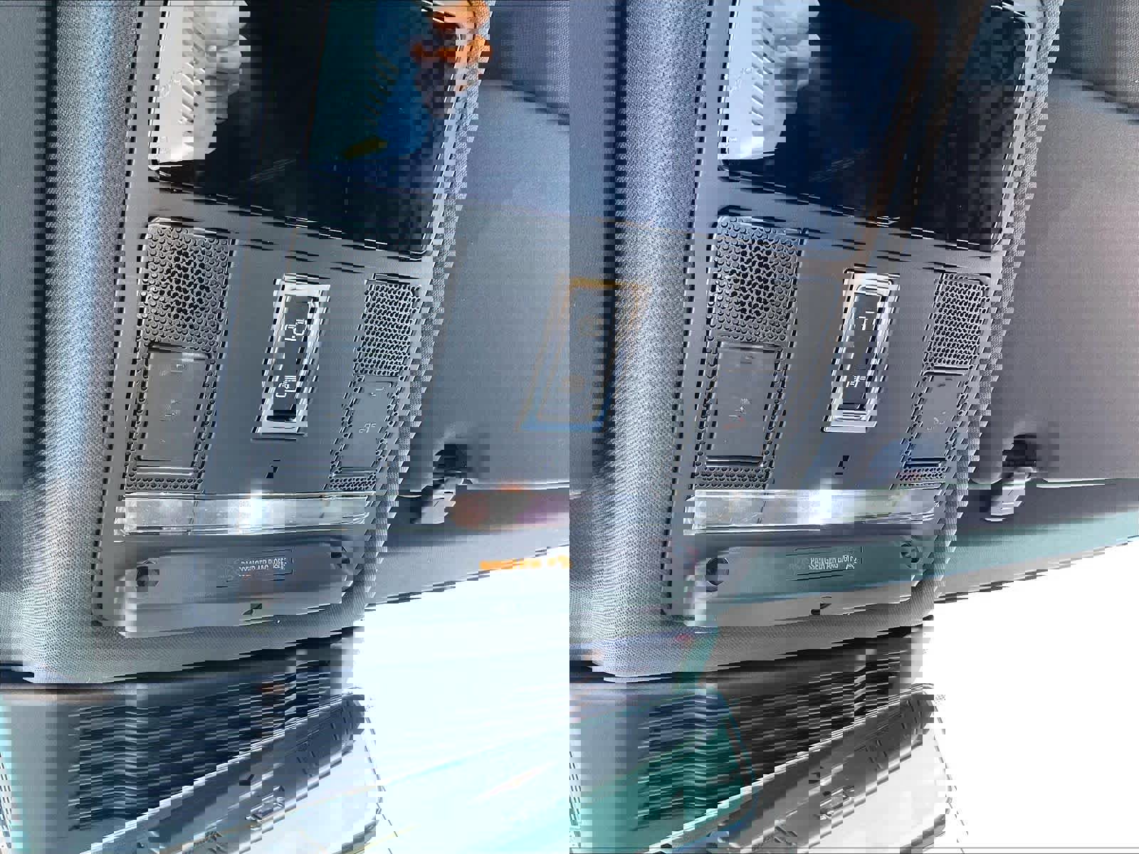 Used 2025 Land Rover Discovery Sport Dynamic SE image 38