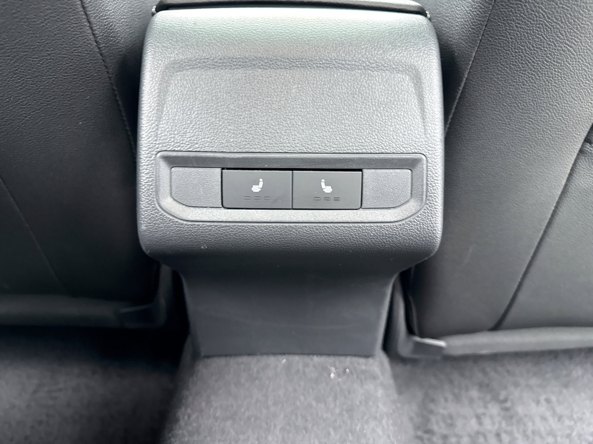 Used 2021 Volkswagen Jetta SE w/ SE Cold Weather Package FWD image 19