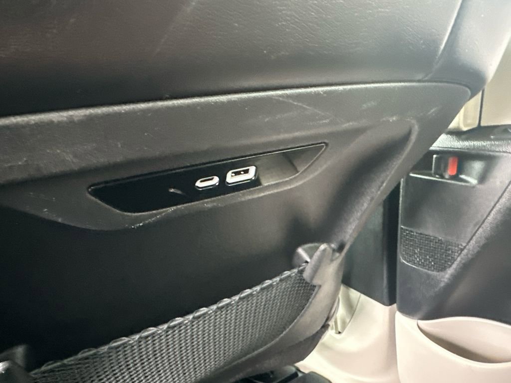 Used 2024 Chrysler Pacifica Touring-L image 31