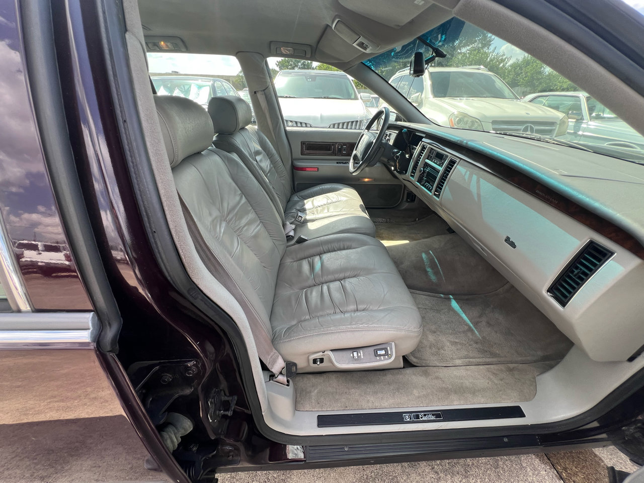 Used 1996 Cadillac Fleetwood Brougham image 54