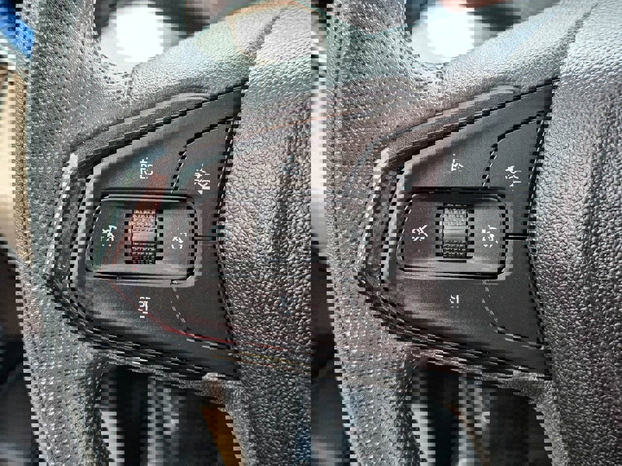 Used 2024 Chevrolet Trax LS w/ LS Convenience Package FWD image 19