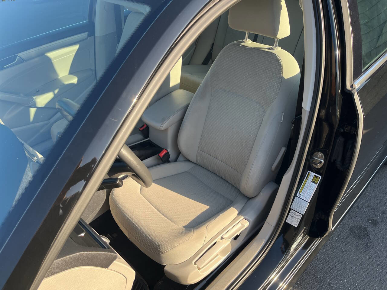 Used 2016 Volkswagen Passat 1.8T S image 11