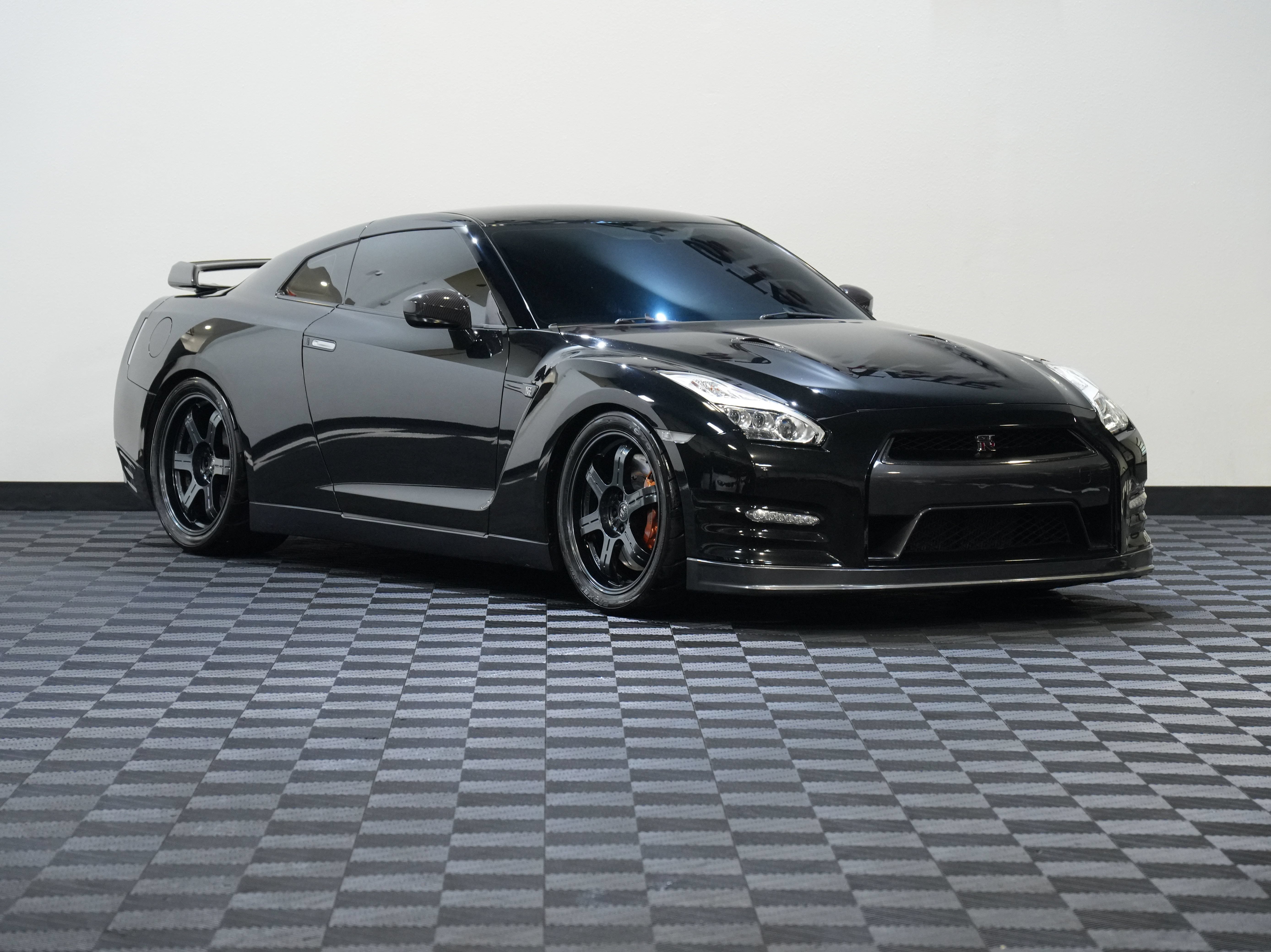 Used 2015 Nissan GT-R Black Edition AWD/4WD image 5