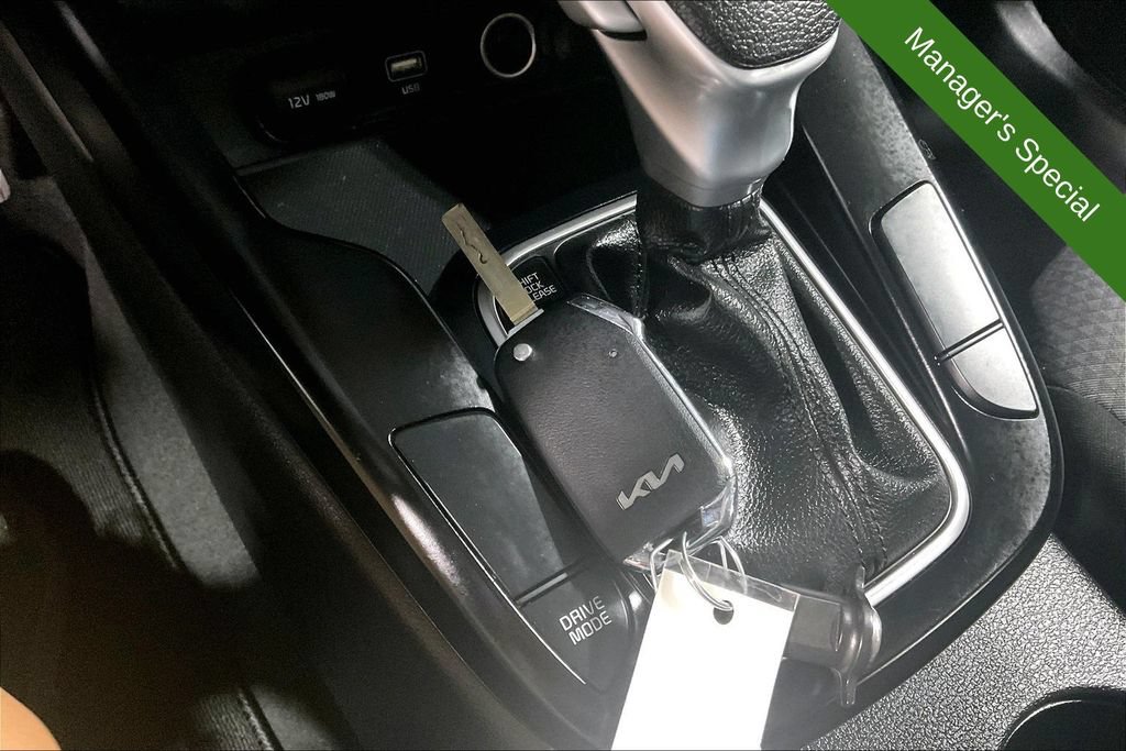 Used 2025 Kia Soul LX w/ LX Technology Package FWD image 12