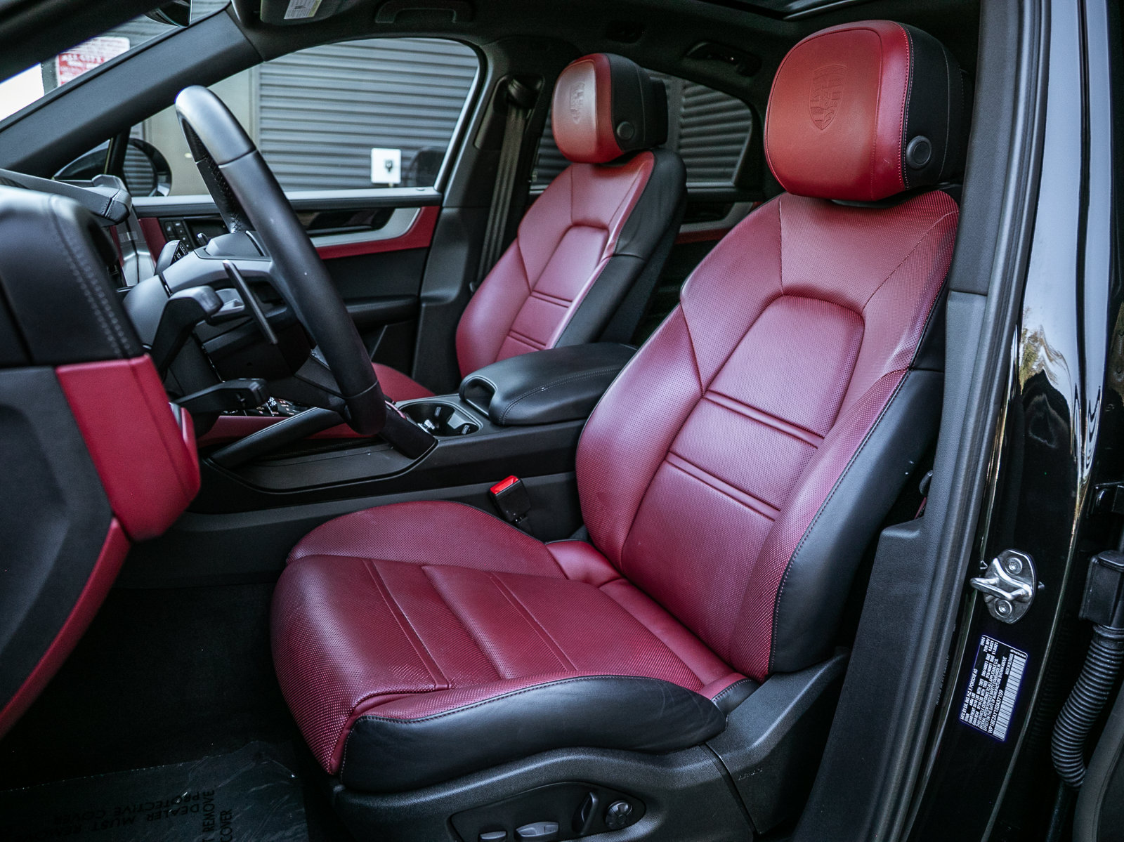 Certified 2025 Porsche Cayenne E-Hybrid Coupe AWD/4WD image 5