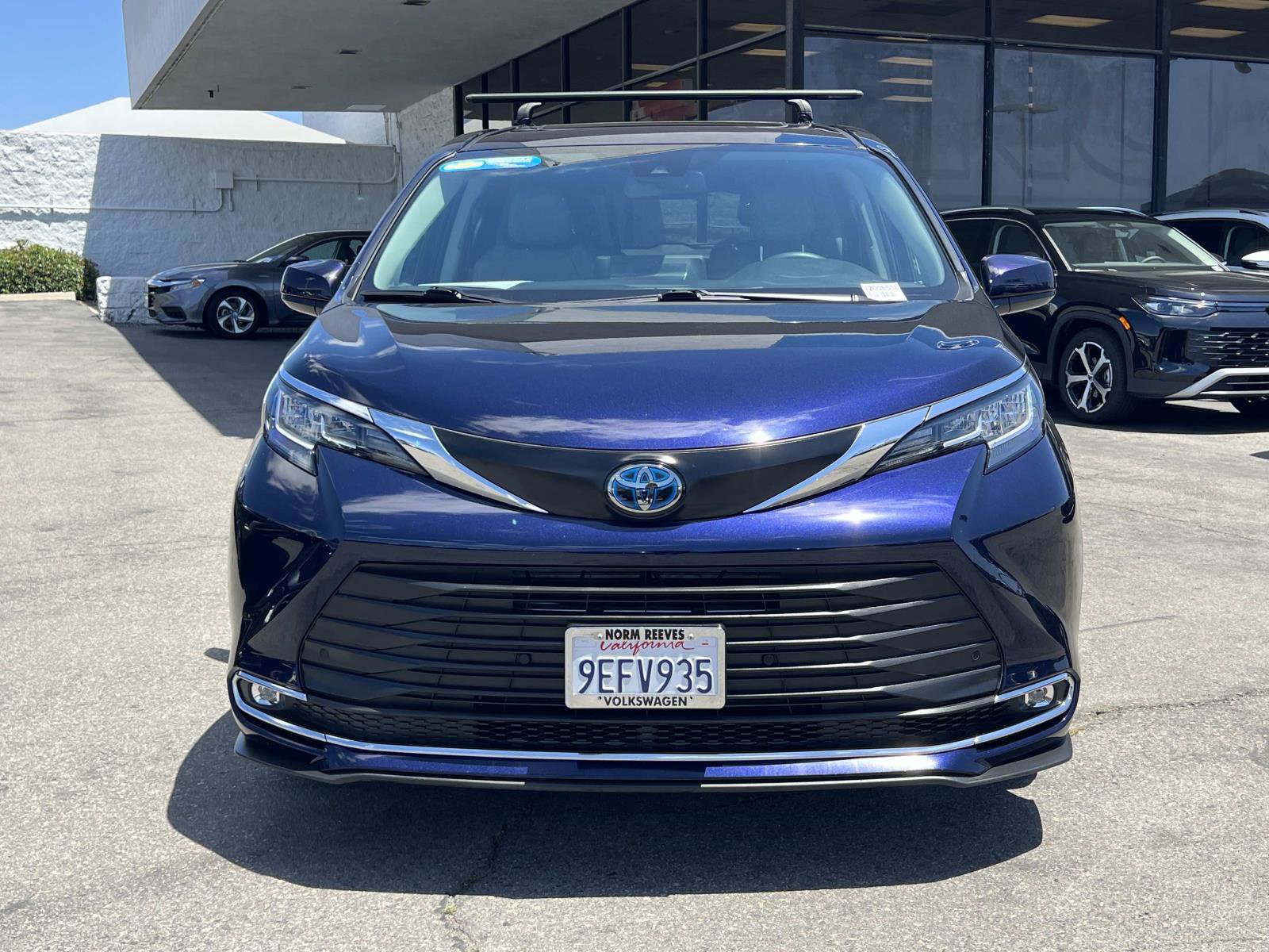 Used 2023 Toyota Sienna XLE FWD image 4