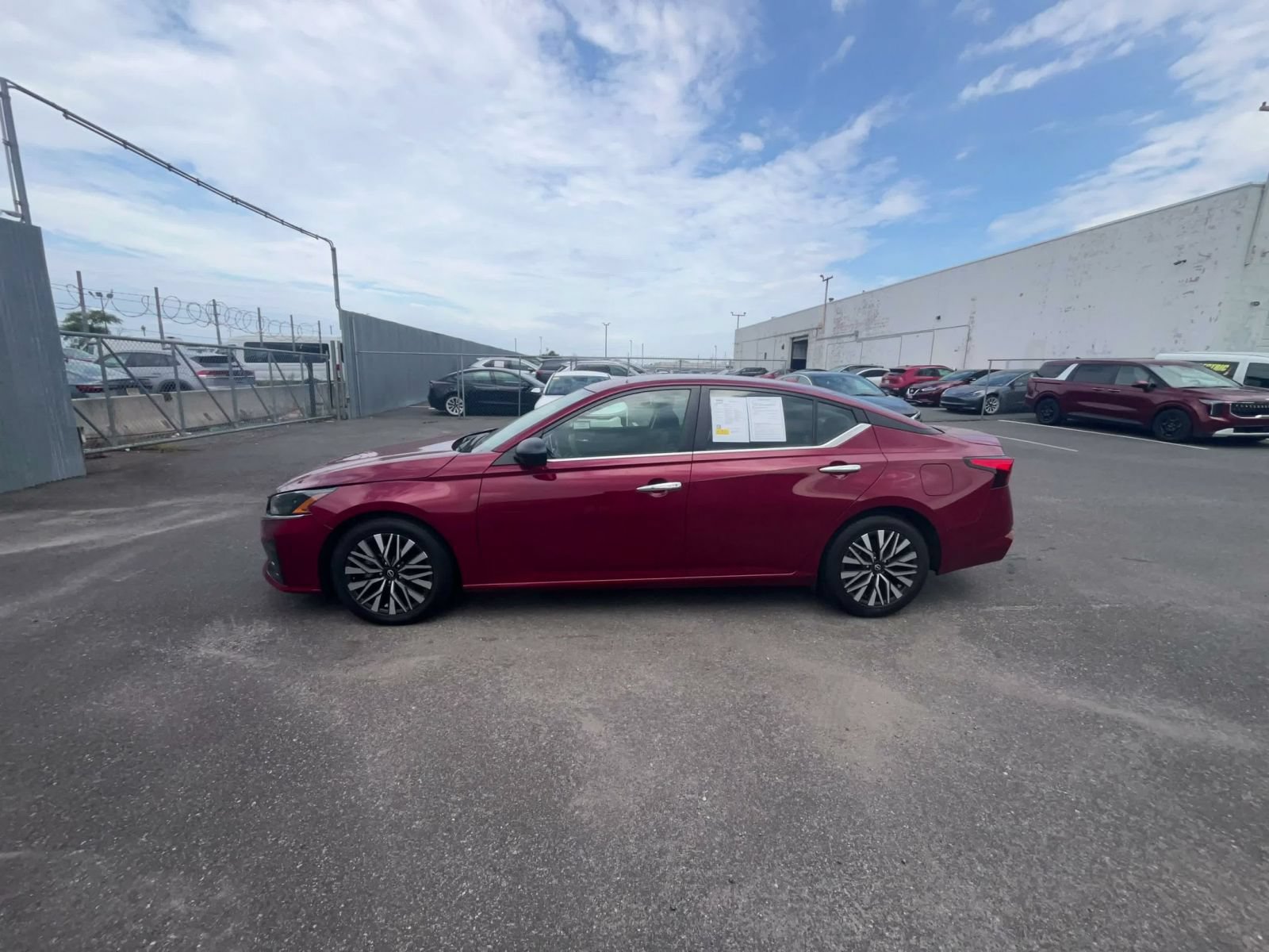Used 2025 Nissan Altima 2.5 SV FWD image 9