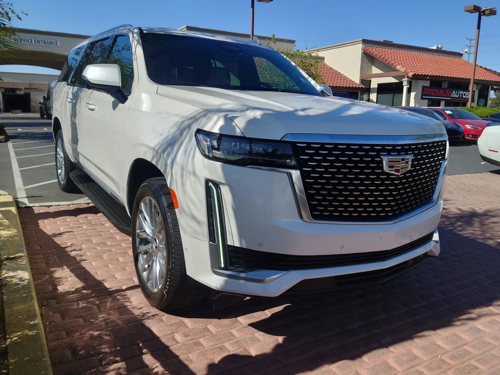 Used 2021 Cadillac Escalade ESV Premium Luxury AWD/4WD image 3
