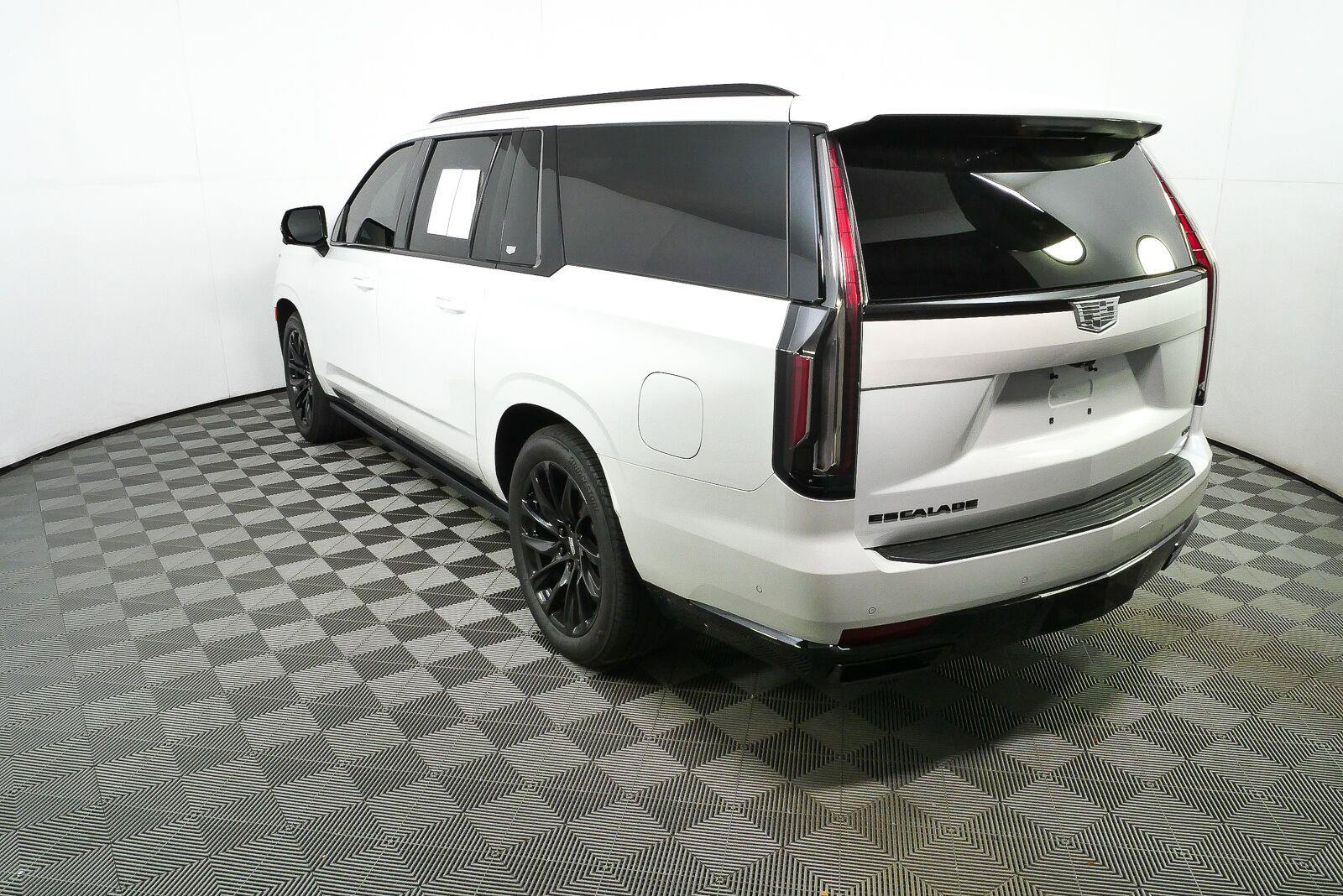 Used 2023 Cadillac Escalade ESV Sport Platinum AWD/4WD image 27