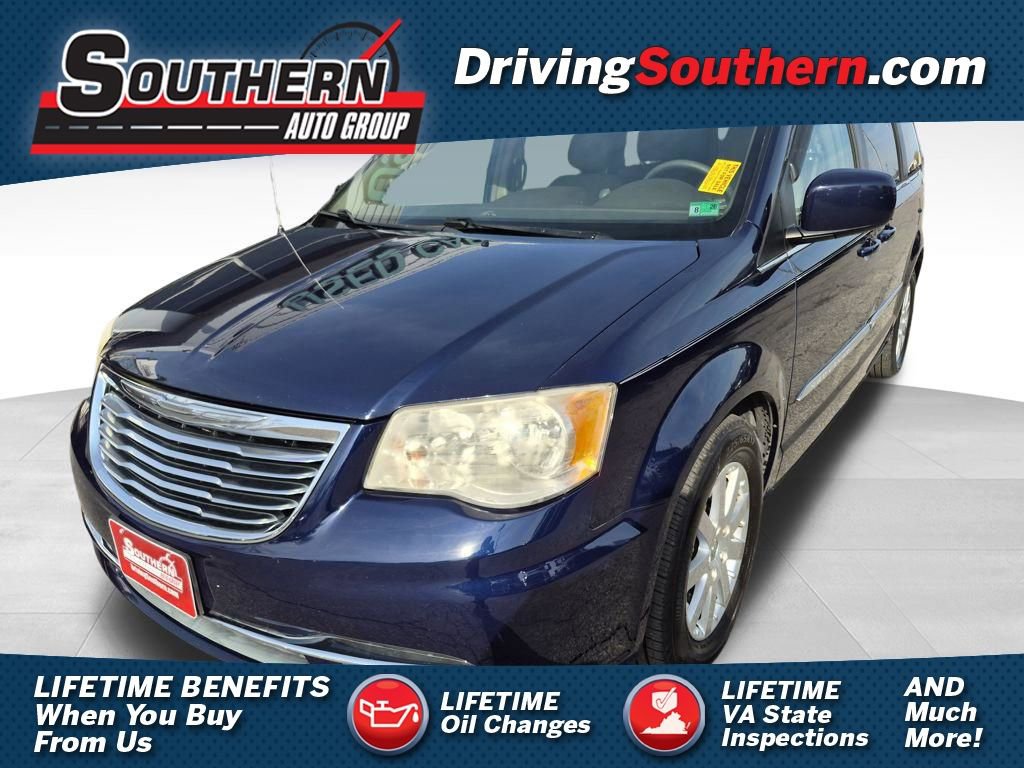 Used 2013 Chrysler Town & Country Touring image 1