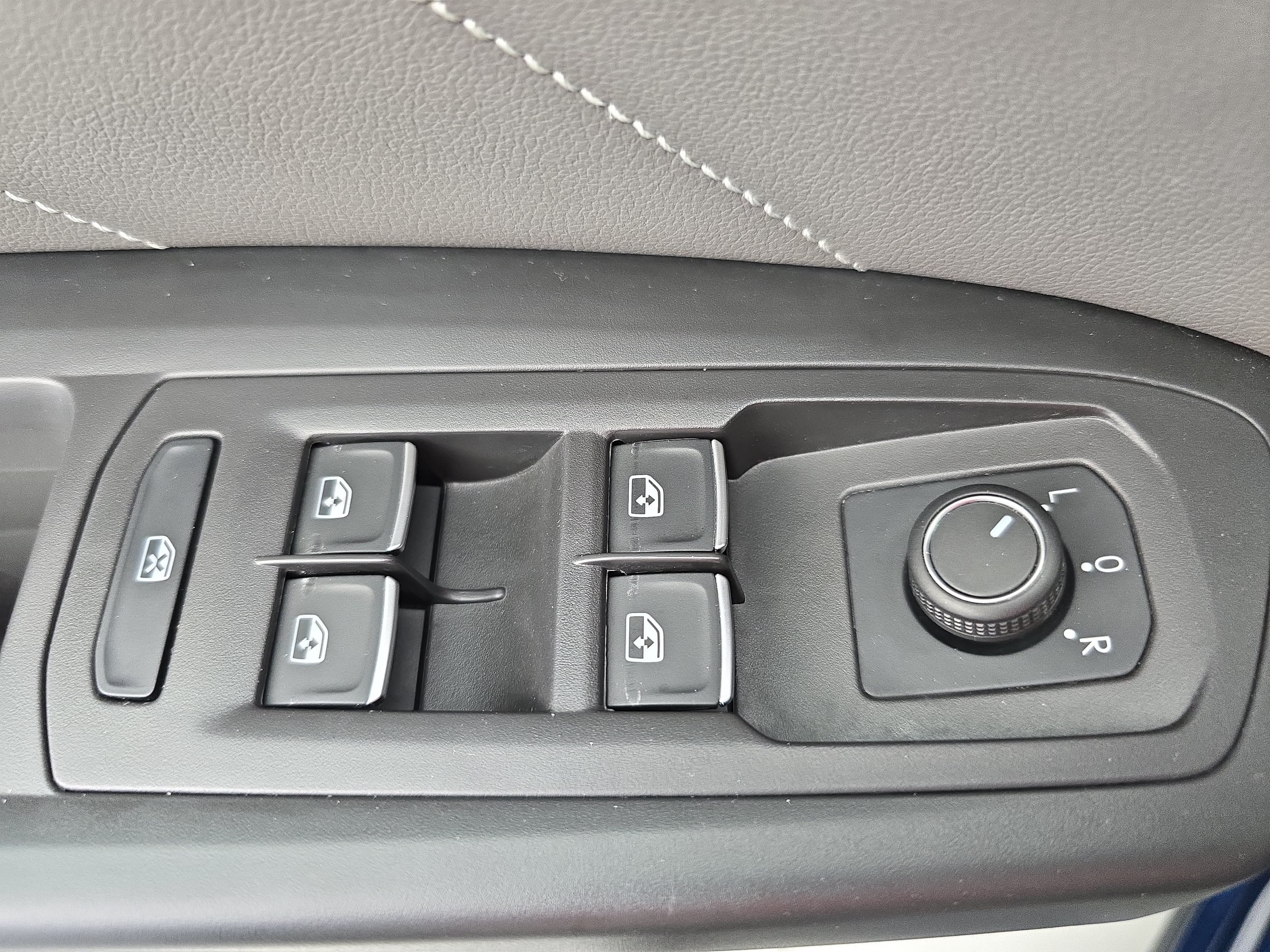 Certified 2023 Volkswagen Atlas SE FWD image 29