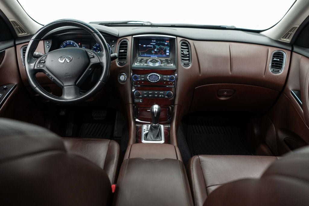 Used 2017 INFINITI QX50 2WD w/ Deluxe Touring Package image 9