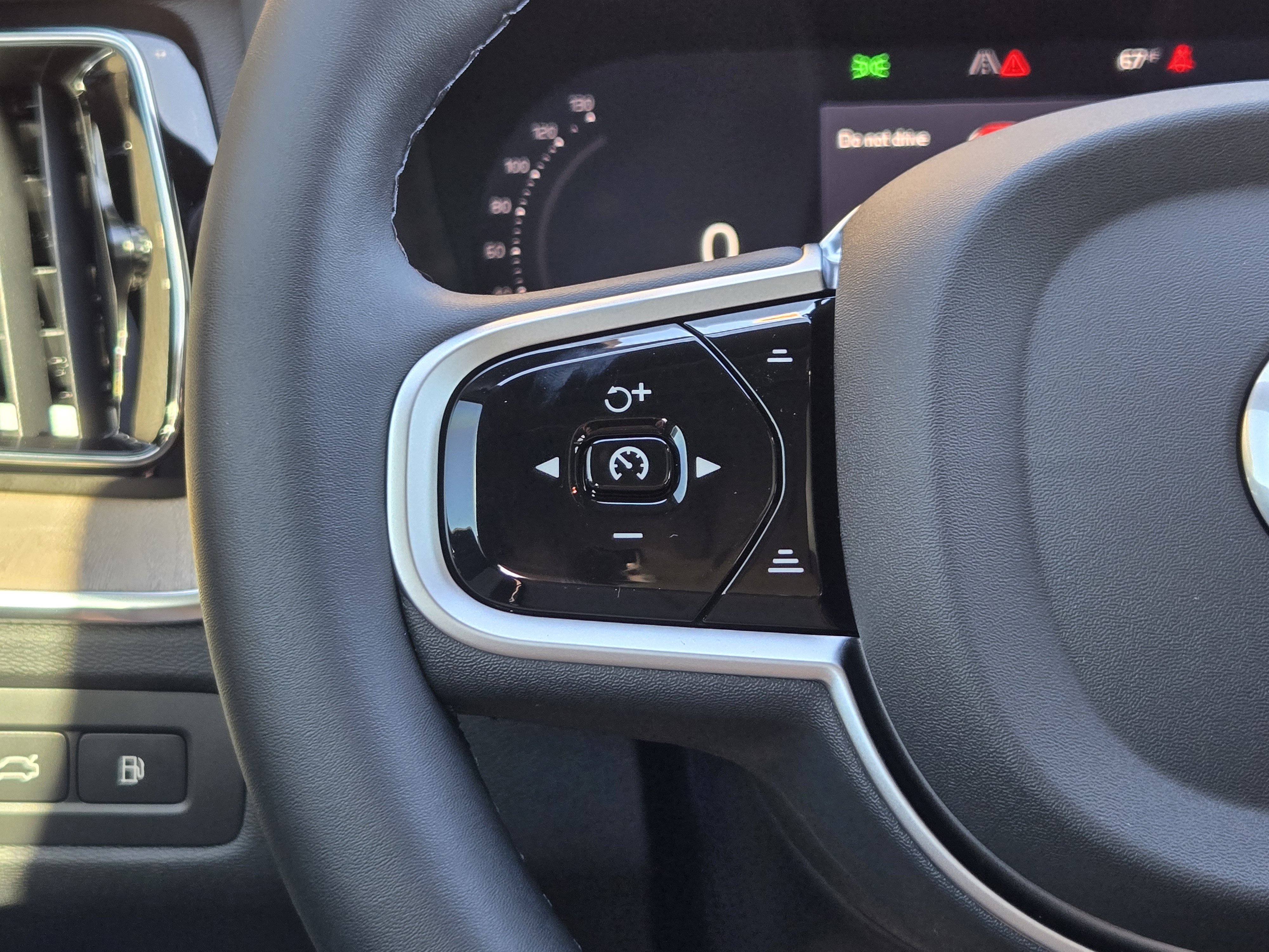 New 2026 Volvo XC60 T8 Plus w/ Protection Package Premier image 31