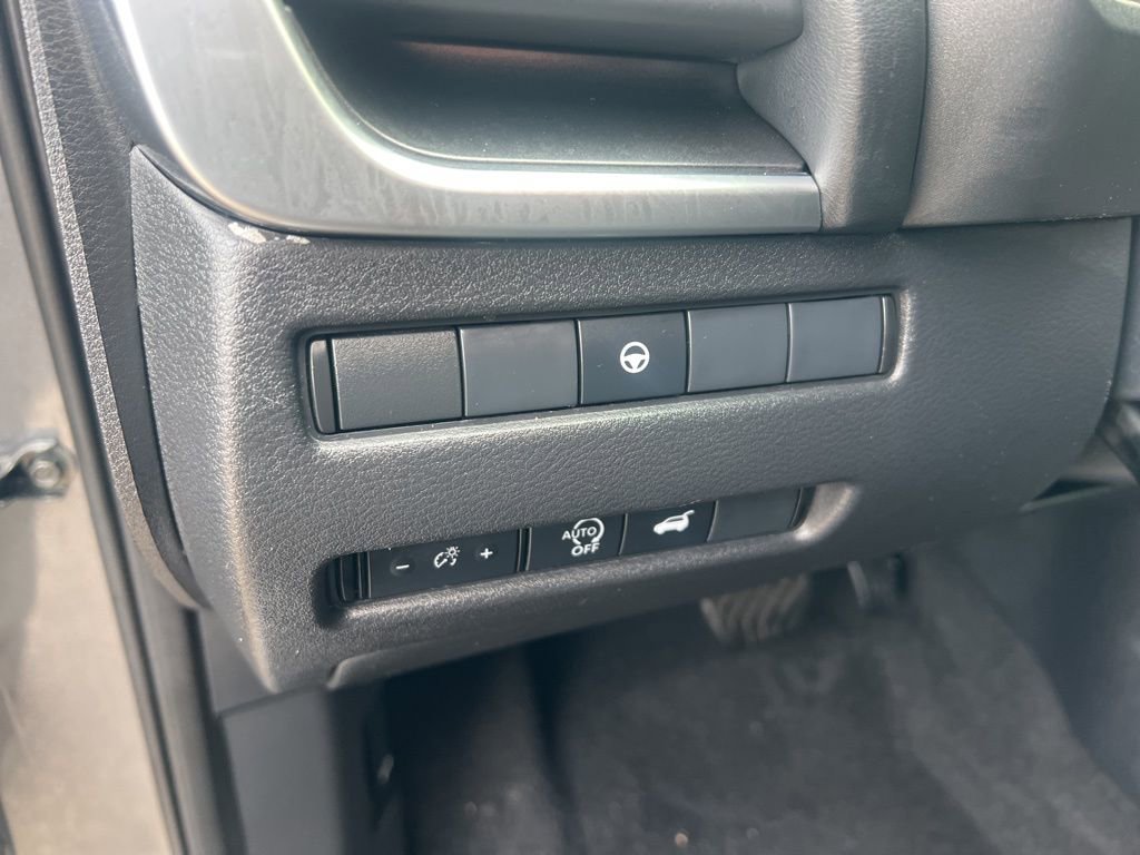 Used 2024 Nissan Rogue SV image 48