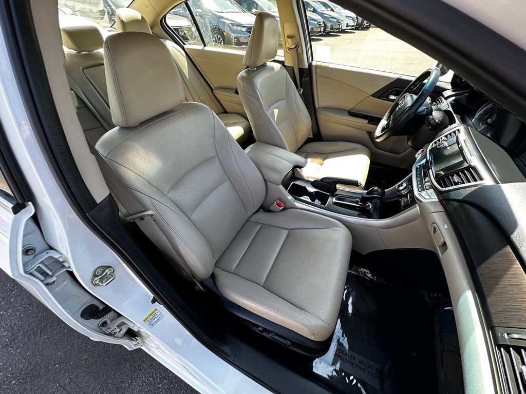 Used 2015 Honda Accord Touring image 12