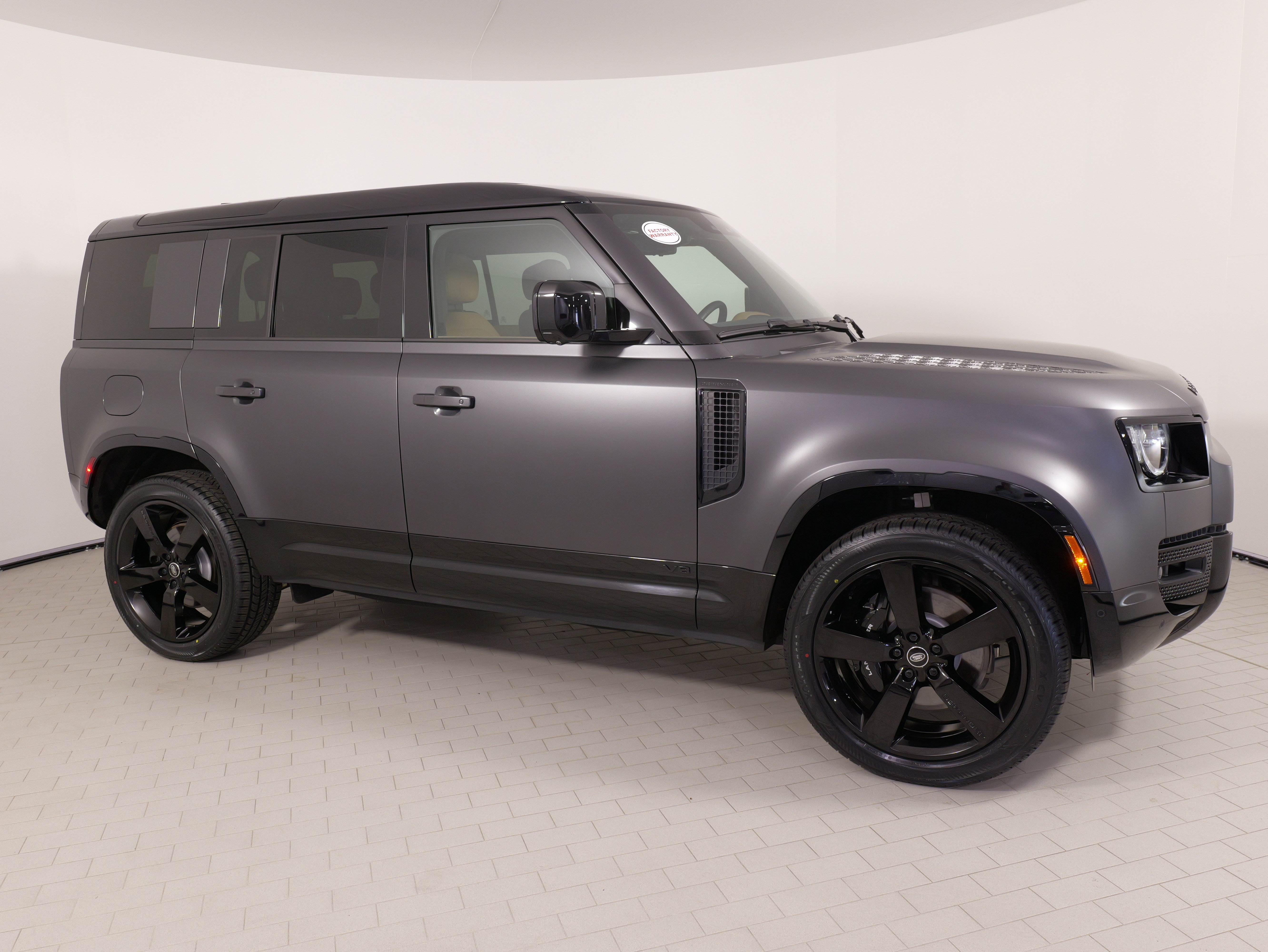 Used 2025 Land Rover Defender 110 V8 AWD/4WD image 10