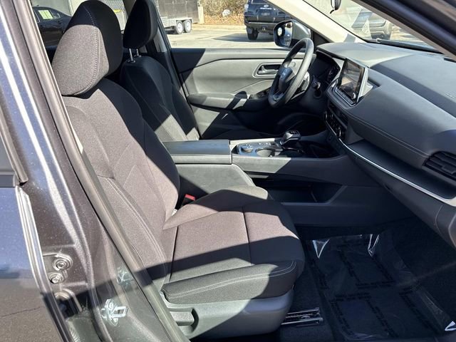 Used 2025 Nissan Rogue S image 9