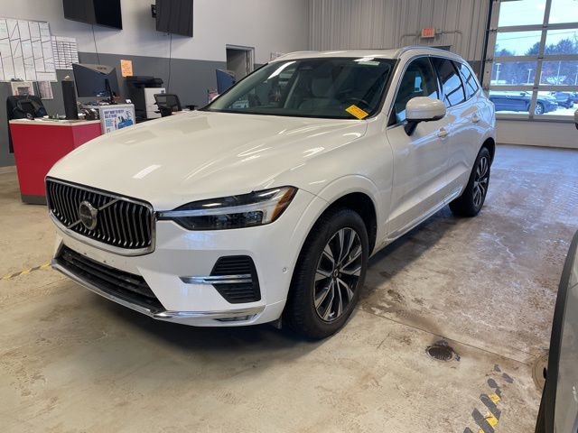 Used 2023 Volvo XC60 B5 Plus image 2