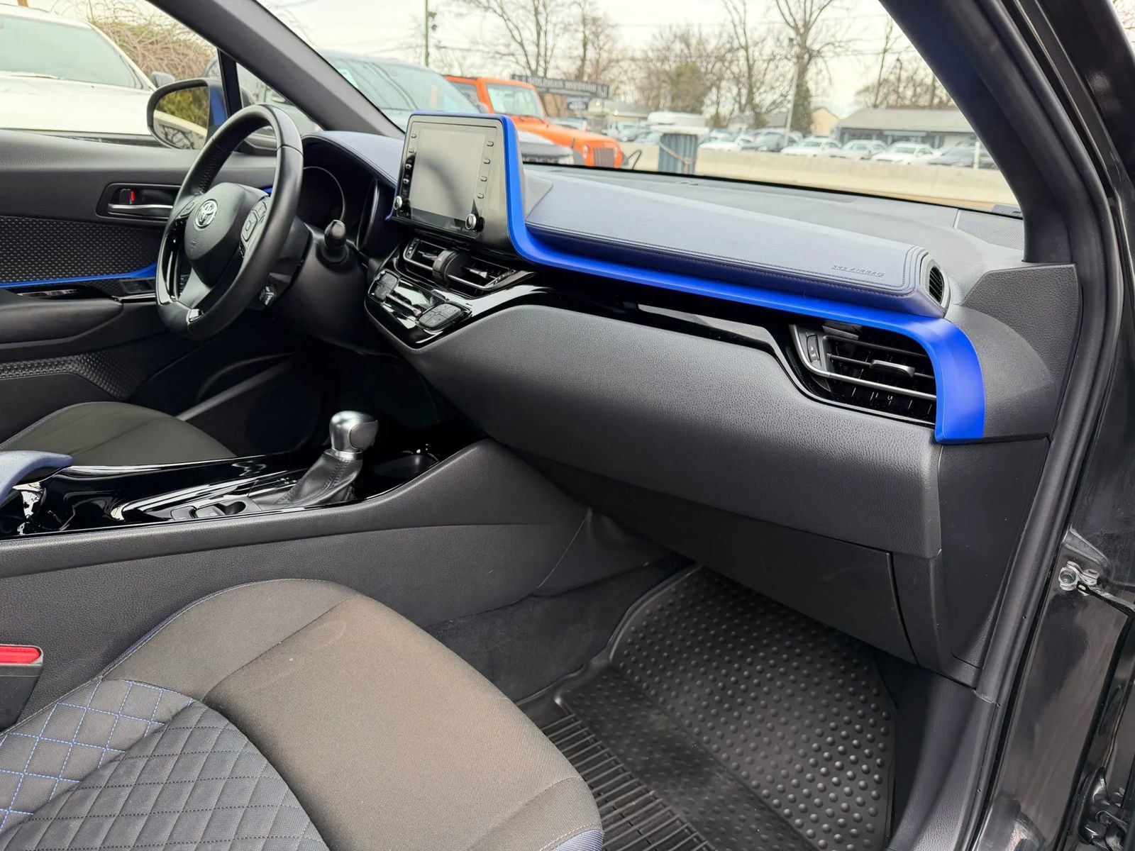 Used 2021 Toyota C-HR XLE image 23