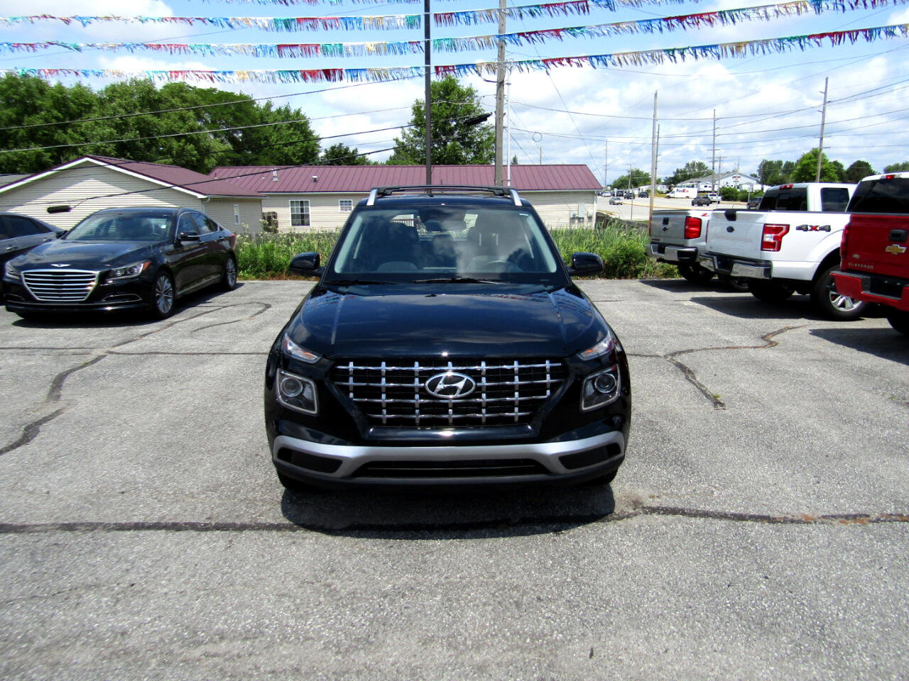 Used 2024 Hyundai Venue SEL image 2
