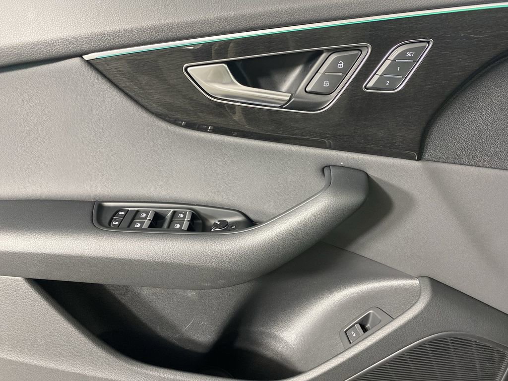 Used 2019 Audi Q8 Premium Plus w/ Premium Plus image 25